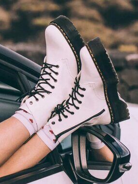 NWOB Dr Martens Jadon Smooth Leather Platform Boots, White, Size 8